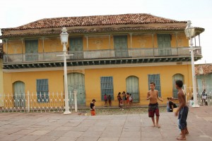 небольшая площадь Plazuela de Segarte с домами 18 века